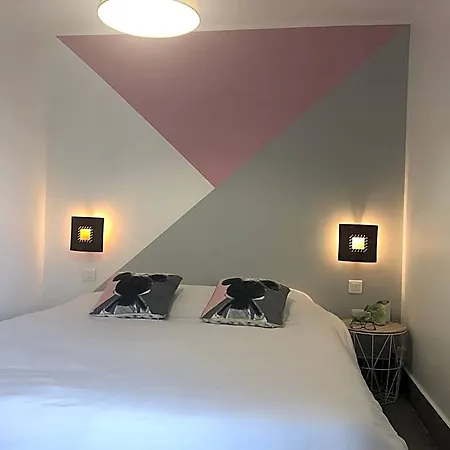 Chambres D'hotes Poirier Bazin Bed & Breakfast 3*