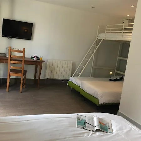 D'hotes Poirier Bazin Bed & Breakfast Montry