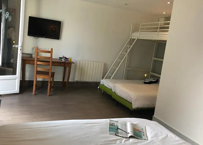 D'hotes Poirier Bazin Bed & Breakfast Montry